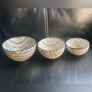 Short St_ries Black and Ivory Ceramic Nesting 3 Bowel Set
